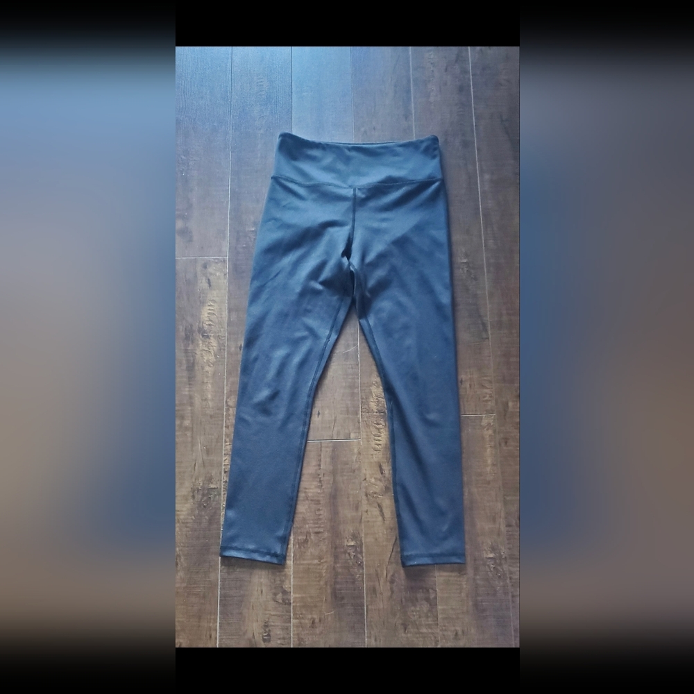 Black Vibrations Pocket Light n Tight Hi-Rise Leggings EUC Size 6-8 - Picture 2 of 7